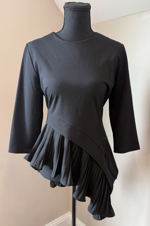 Gracia Tops - NWT Gracia Black Asymmetrical Top Gorgeous Size Small